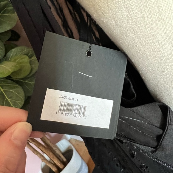 Ieena for Mac Duggal Black Embroidered Long Sleeve Ruffle Dress Size 14 NWT - Picture 10 of 10